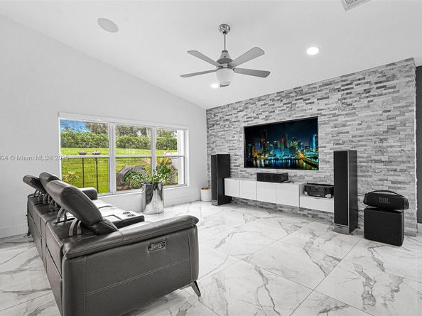16255 SW 2nd Dr, Pembroke Pines FL 33027