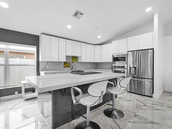 16255 SW 2nd Dr, Pembroke Pines FL 33027