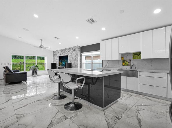 16255 SW 2nd Dr, Pembroke Pines FL 33027