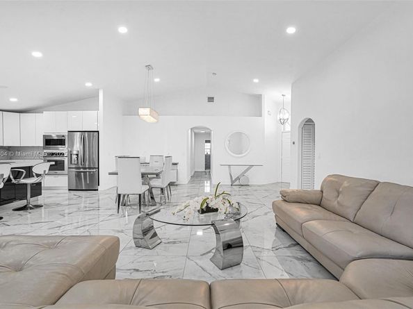 16255 SW 2nd Dr, Pembroke Pines FL 33027