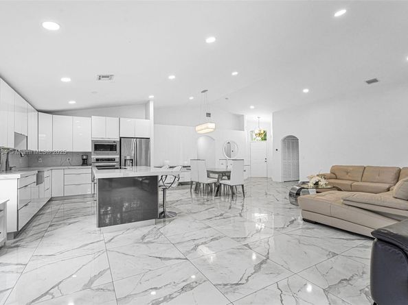 16255 SW 2nd Dr, Pembroke Pines FL 33027