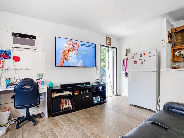 2516 Cleveland St, Hollywood FL 33020