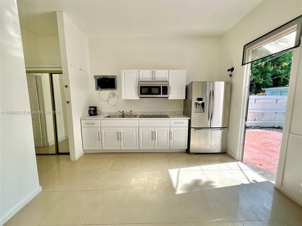 2516 Cleveland St, Hollywood FL 33020