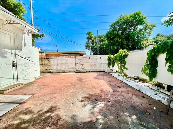 2516 Cleveland St, Hollywood FL 33020