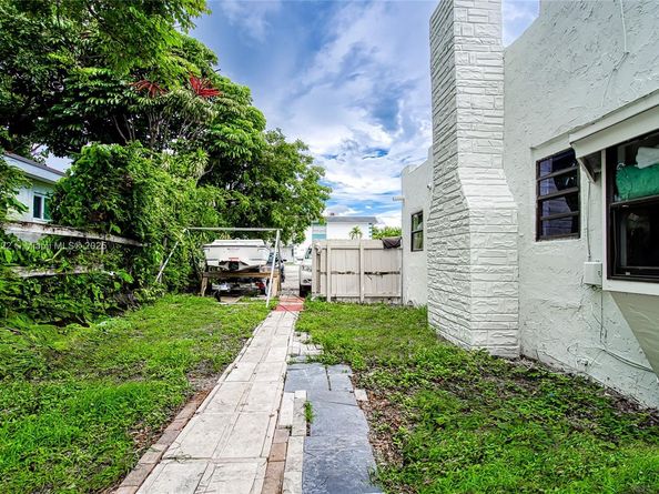 2516 Cleveland St, Hollywood FL 33020