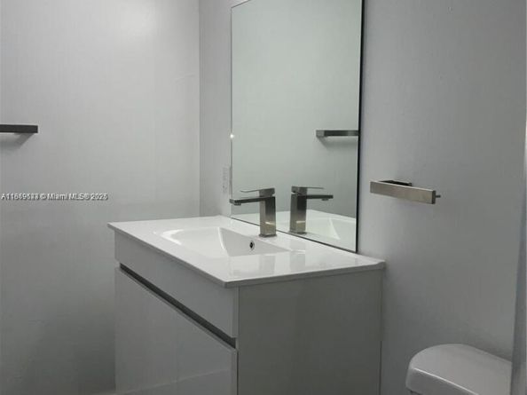 1971 W 2nd Ave, Hialeah FL 33010