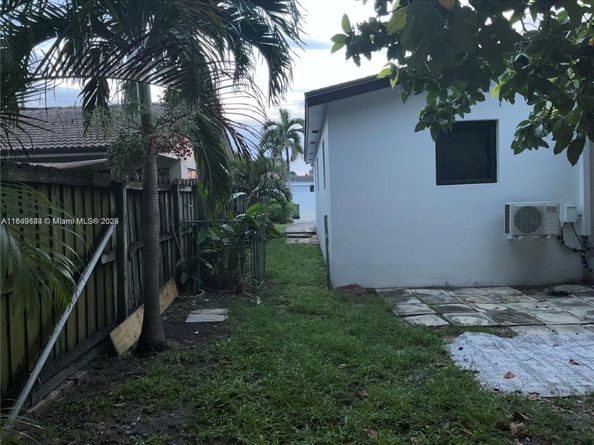 1971 W 2nd Ave, Hialeah FL 33010