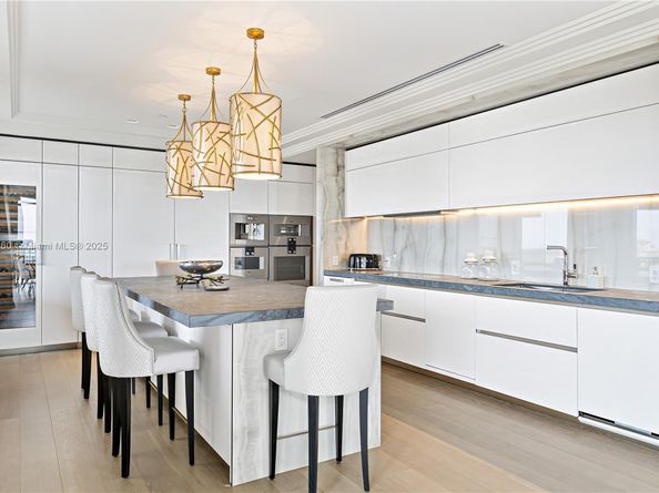 7085 Fisher Island Dr 7085, Miami Beach FL 33109