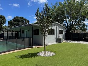 6901 SW 10th Ct, Pembroke Pines FL 33023