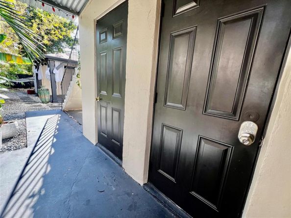 3520 SW 25th St, Miami FL 33133