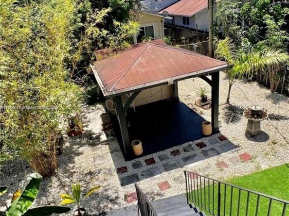 3520 SW 25th St, Miami FL 33133