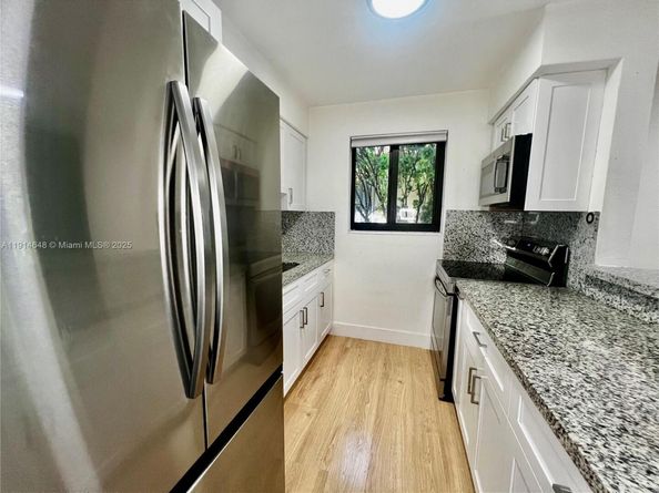 3520 SW 25th St, Miami FL 33133