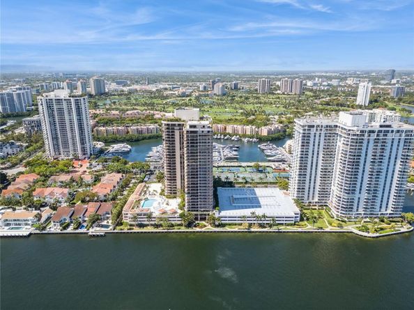 19667 Turnberry Way 8K, Aventura FL 33180