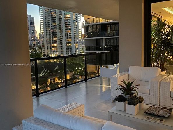 19667 Turnberry Way 8K, Aventura FL 33180