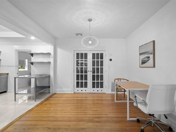 555 NE 73rd St, Miami FL 33138