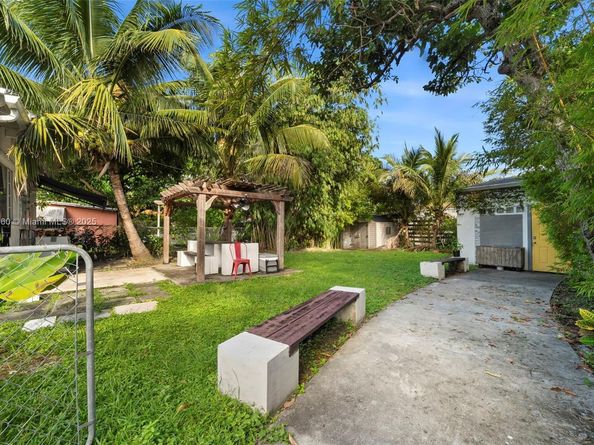 555 NE 73rd St, Miami FL 33138