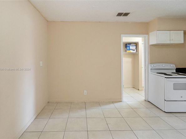 1440 NW 20th St, unit B, Fort Lauderdale FL 33311