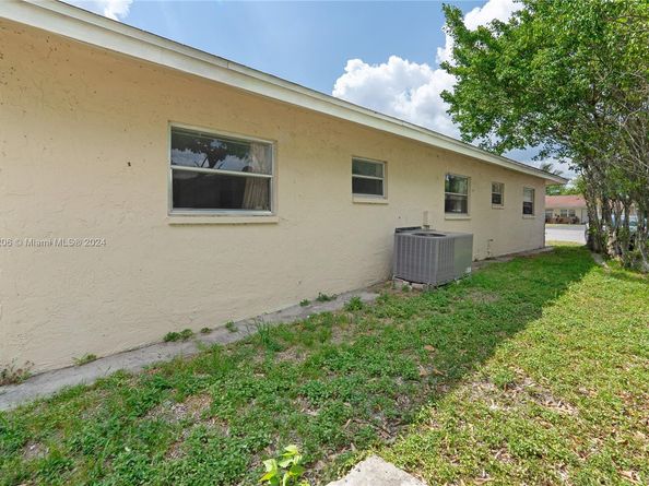 1440 NW 20th St, unit B, Fort Lauderdale FL 33311