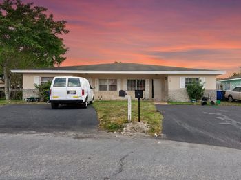 1440 NW 20th St, unit B