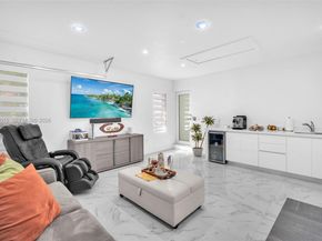 15965 SW 98th St, Miami FL 33196