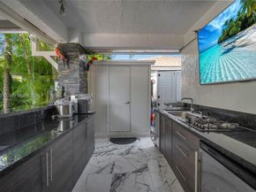 15965 SW 98th St, Miami FL 33196