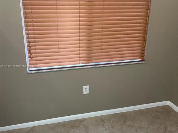 12550 SW 15th St 307E, Pembroke Pines FL 33027