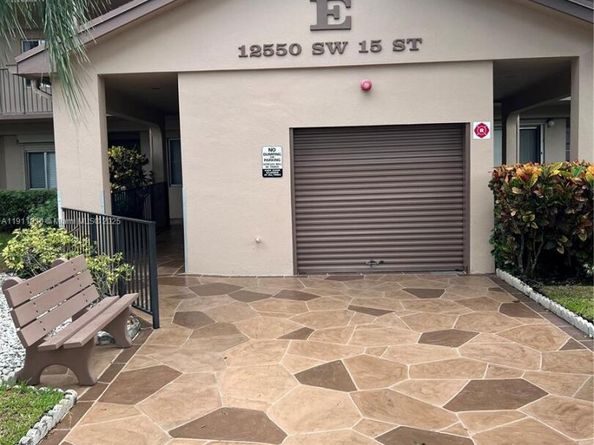 12550 SW 15th St 307E, Pembroke Pines FL 33027