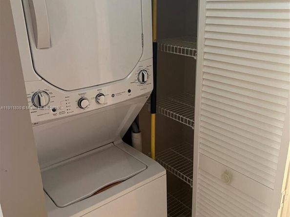 12550 SW 15th St 307E, Pembroke Pines FL 33027