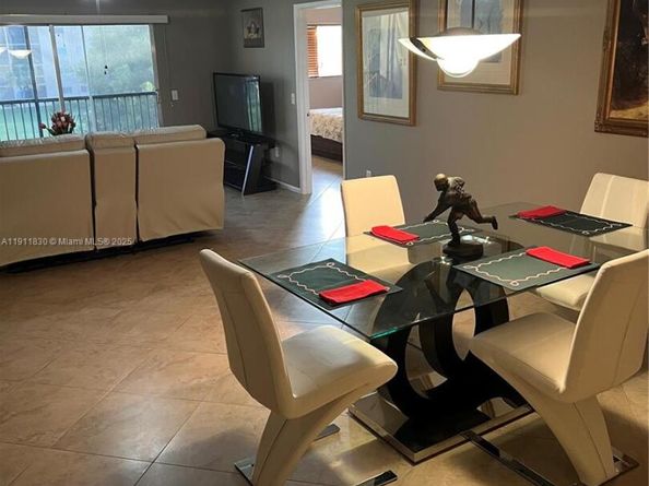 12550 SW 15th St 307E, Pembroke Pines FL 33027