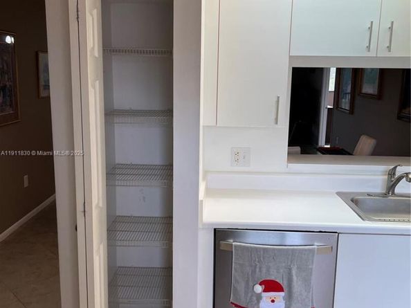 12550 SW 15th St 307E, Pembroke Pines FL 33027