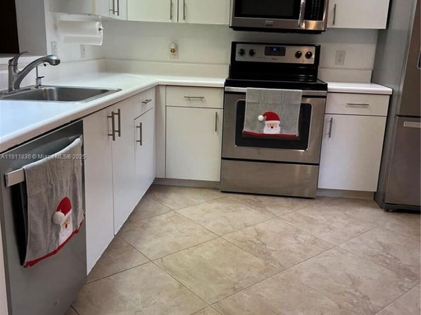 12550 SW 15th St 307E, Pembroke Pines FL 33027