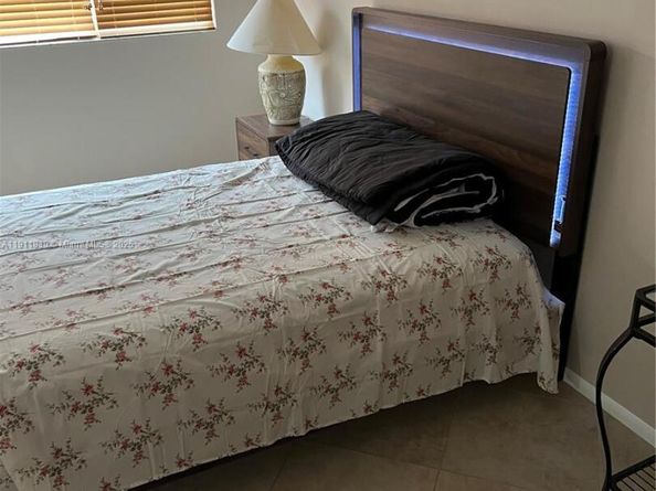 12550 SW 15th St 307E, Pembroke Pines FL 33027