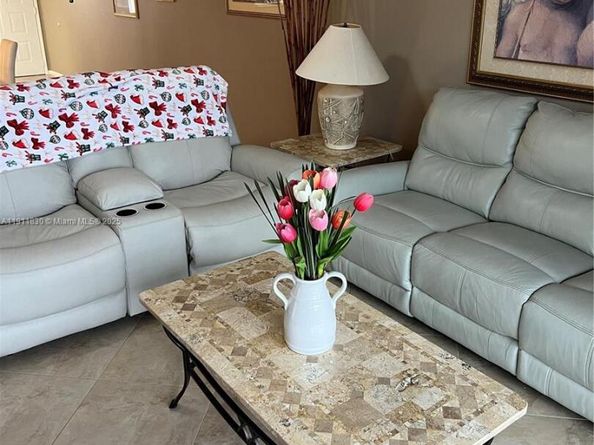 12550 SW 15th St 307E, Pembroke Pines FL 33027