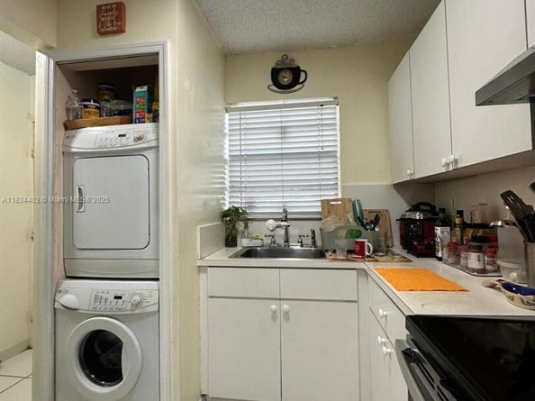 2775 W 52nd St 305, Hialeah FL 33016