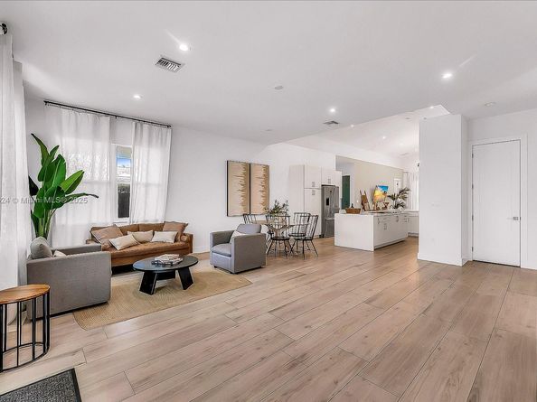 1522 NE 17th Way, Fort Lauderdale FL 33304