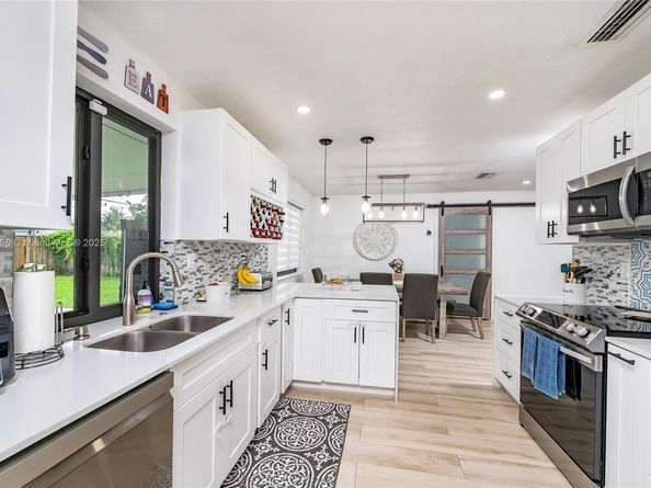10040 SW 212th St, Cutler Bay FL 33189