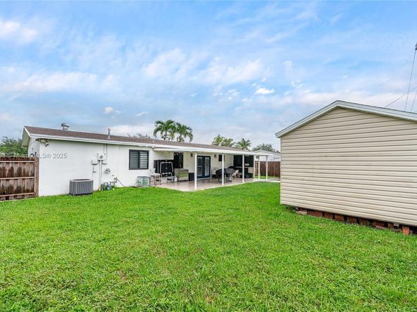 10040 SW 212th St, Cutler Bay FL 33189