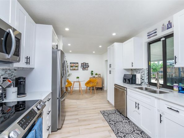 10040 SW 212th St, Cutler Bay FL 33189