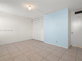 437 Golden Isles Dr 4D, Hallandale Beach FL 33009