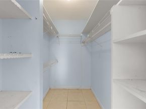 437 Golden Isles Dr 4D, Hallandale Beach FL 33009