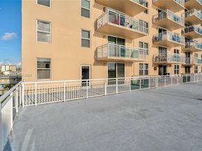 437 Golden Isles Dr 4D, Hallandale Beach FL 33009