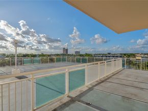 437 Golden Isles Dr 4D, Hallandale Beach FL 33009