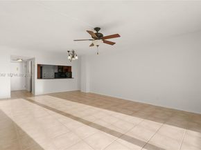 437 Golden Isles Dr 4D, Hallandale Beach FL 33009