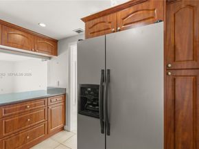 437 Golden Isles Dr 4D, Hallandale Beach FL 33009