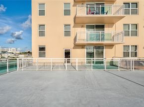 437 Golden Isles Dr 4D, Hallandale Beach FL 33009