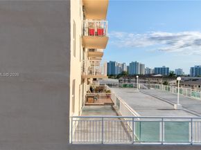 437 Golden Isles Dr 4D, Hallandale Beach FL 33009