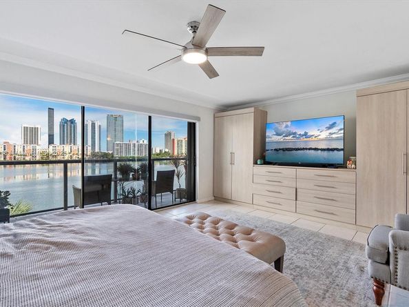 4000 NE 168th St PH5A, North Miami Beach FL 33160
