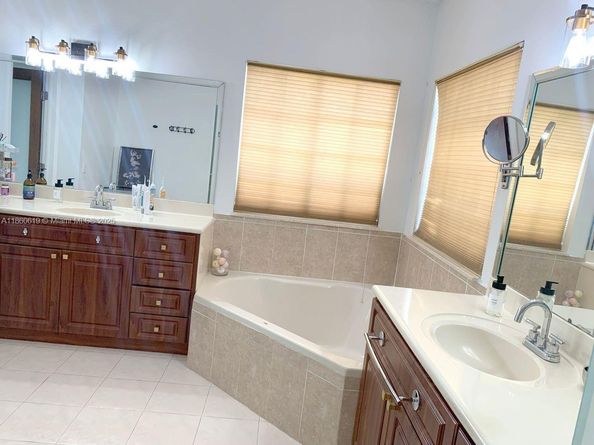 4124 SW 91st Ct, Miami FL 33165