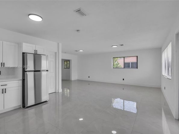 1000 NW 198th St, Miami Gardens FL 33169