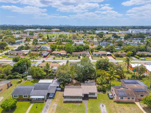 1000 NW 198th St, Miami Gardens FL 33169